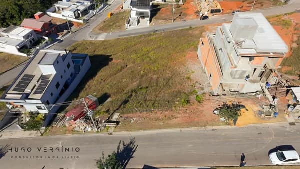 Terreno de esquina com 360m² em condomínio fechado - São José
