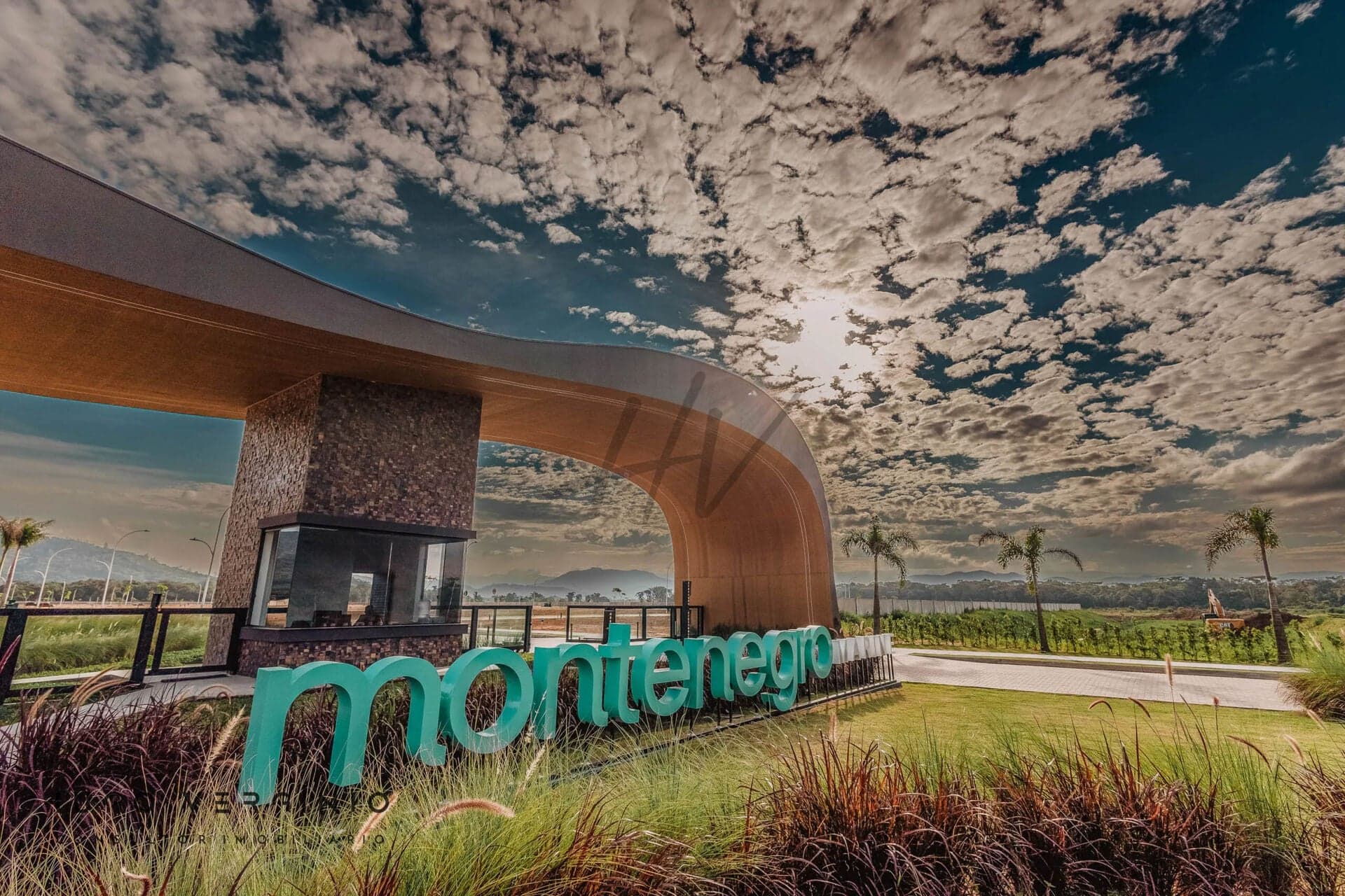 Lote em condominio fechado - Viva o Charme Europeu no Montenegro Marine!