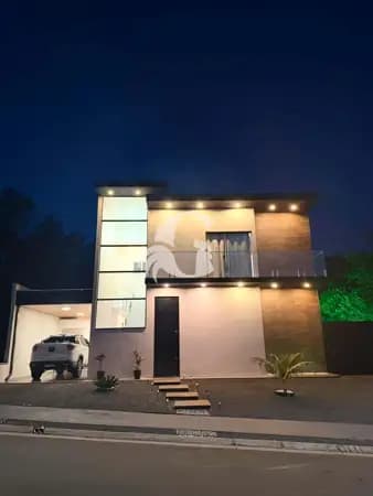 Casa Térrea/Sobrado com Amplo Quintal e Vista Definitiva para venda | Condomínio Fechado