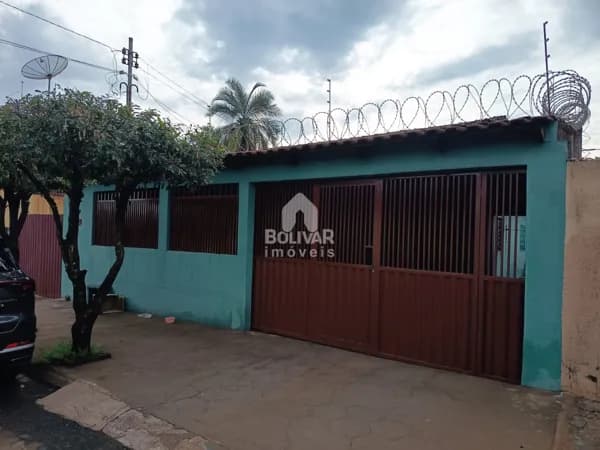 Casa com 3 dormitórios à venda, 140 m² por R$ 380.000,00 - Setor Santos Dumont- Itumbiara/GO