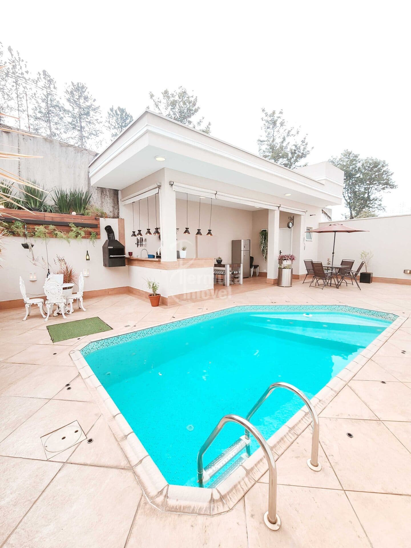 Casa de alto padrão com 3 suítes, energia fotovoltaica e lazer completo no Residencial 05 – Alphaville