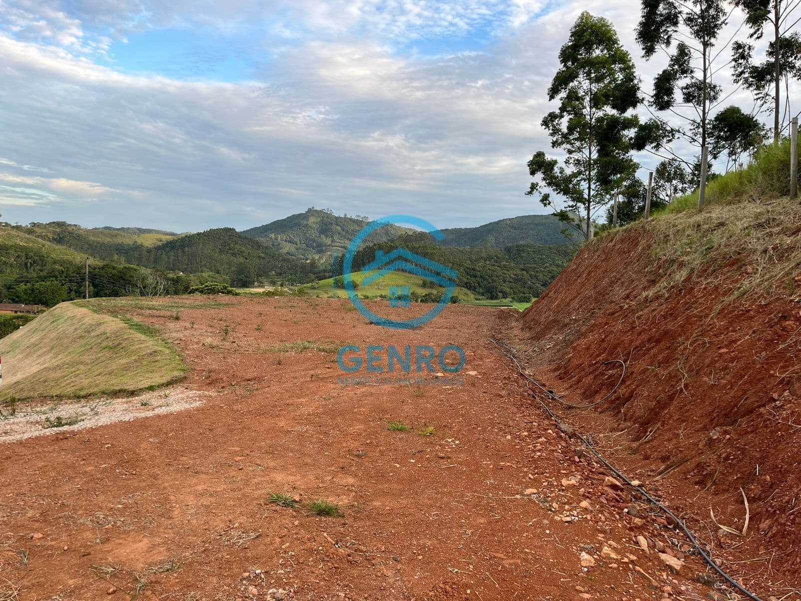 Lote para Chácara em Meio a Natureza com Lagoa e Terreno de 1.375m² à venda em Tijucas/SC