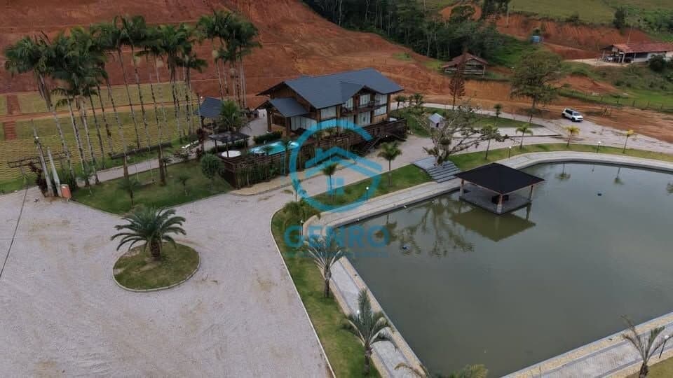 Magnifíco Sítio de Alto Padrão com Lagoas e Terreno de 65.000m² ( 6.5 HECTARES ) à venda em Canelinha/SC