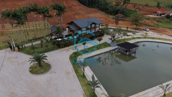 Magnifíco Sítio de Alto Padrão com Lagoas e Terreno de 65.000m² ( 6.5 HECTARES ) à venda em Canelinha/SC