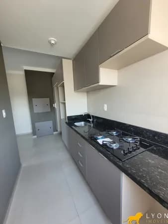 Apartamento para locação com 70m², 02 dormitórios, 02 banheiros e 02 vagas, no bairro Bom Jesus