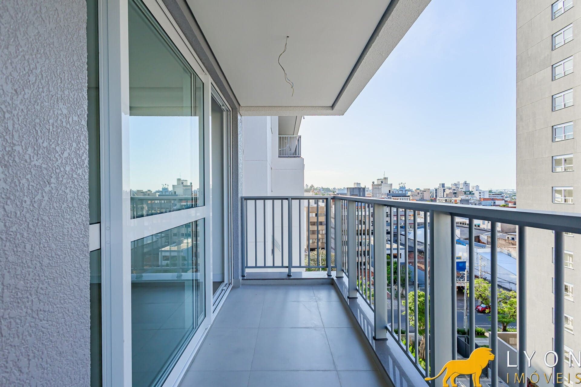Apartamento 2 dormitórios com suite à venda no bairro Passo da Areia - Porto Alegre/RS