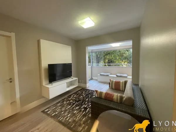 Apartamento mobiliado de 59m, sacada com churrasqueira e 1 vaga de garagem.