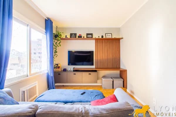 Apartamento com 2 dormitórios e 1 vaga no Passo da Areia, Porto Alegre/RS