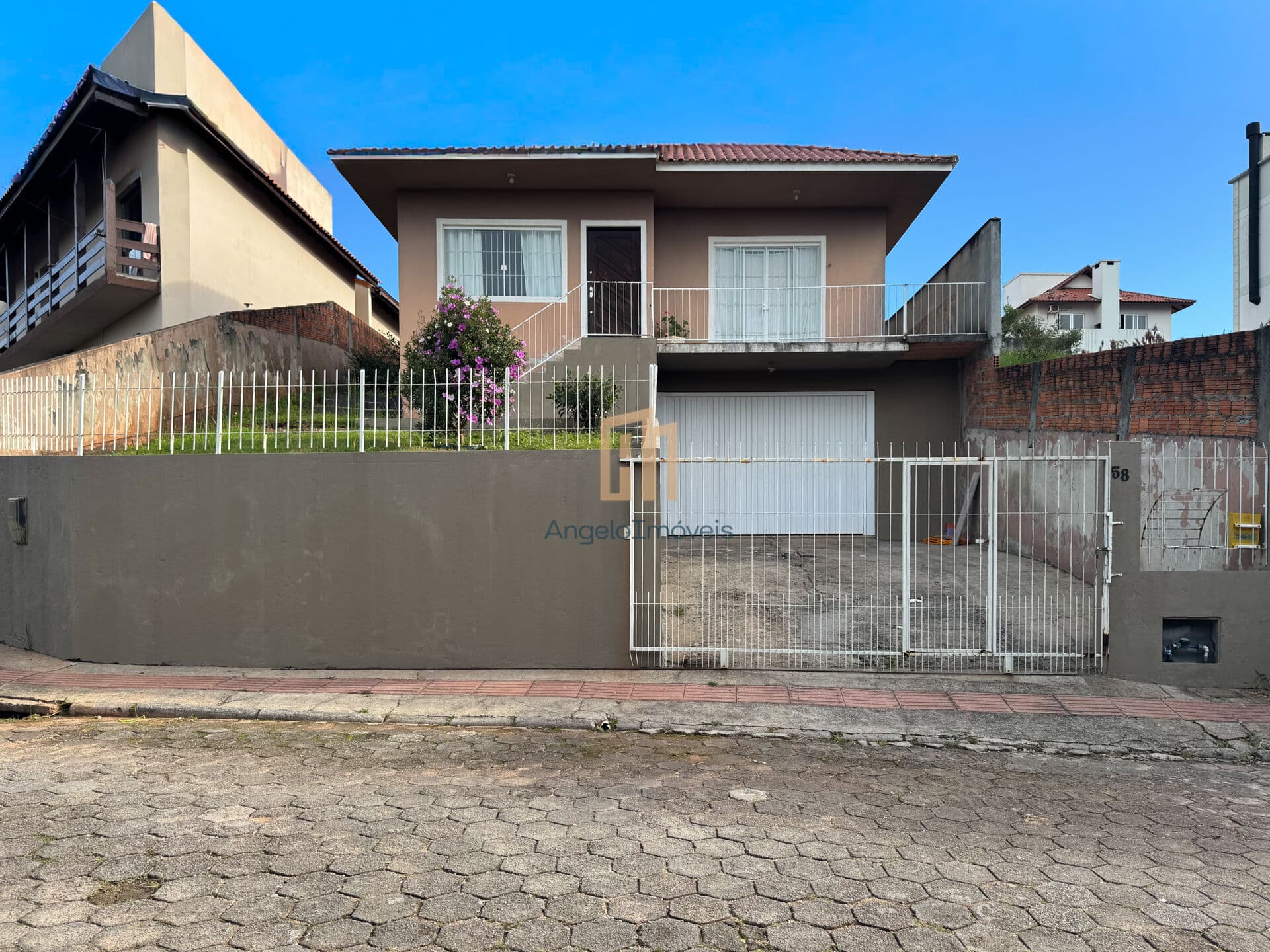 Casa com 2 Moradias à Venda na Serraria | São José-SC