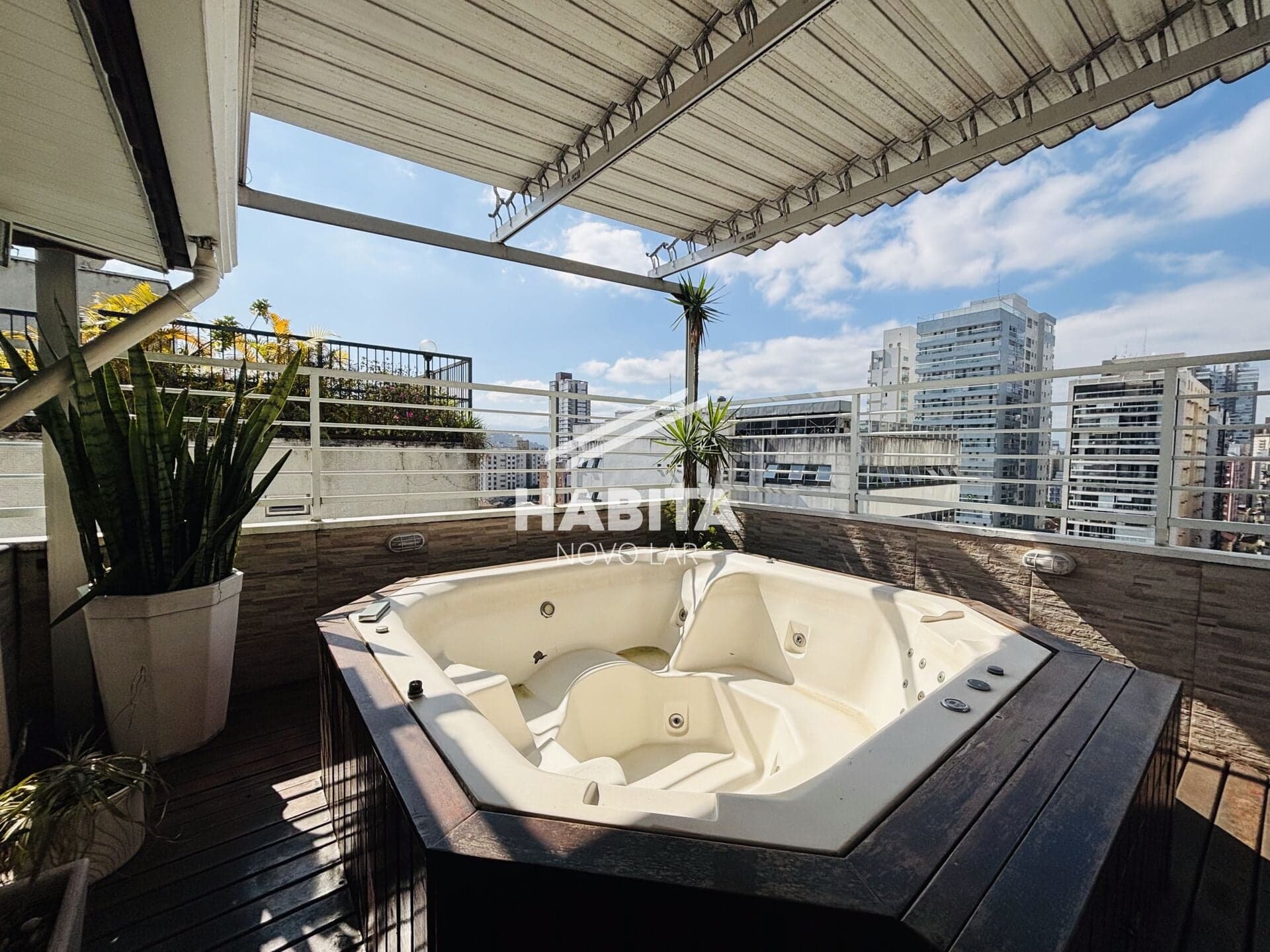 Apartamento Cobertura com 3 dormitórios, dependência completa, 2 vagas - Pompéia, Santos/SP