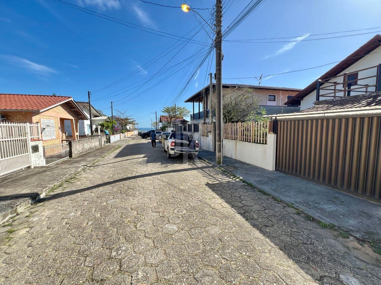 Raridade à Beira-Mar: Casa Exclusiva na Praia da Armação – Penha/SC