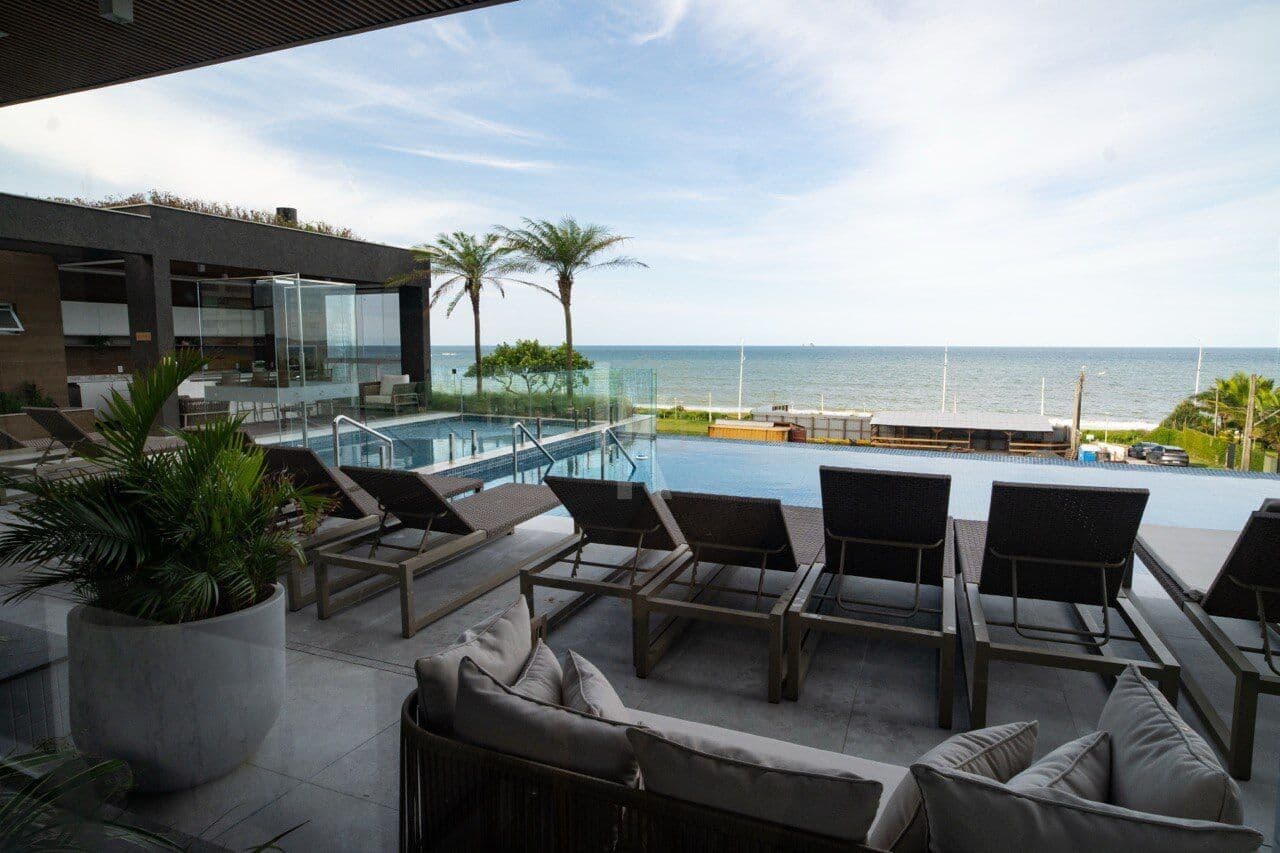 Apartamento frente mar, vista permamente, 3 suítes e 2 vagas no Sunset Tower da Vetter