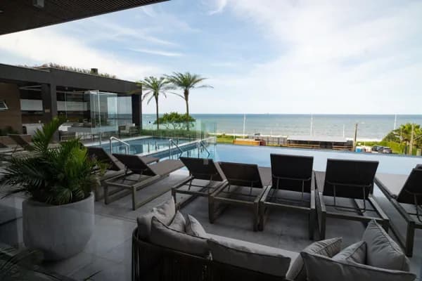 Apartamento frente mar, vista permamente, 3 suítes e 2 vagas no Sunset Tower da Vetter