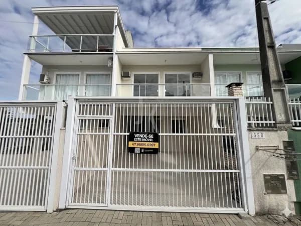 Oportunidade Real: Sobrado com 3 Quartos em Rua Reta ao Mar em Balneário Piçarras!