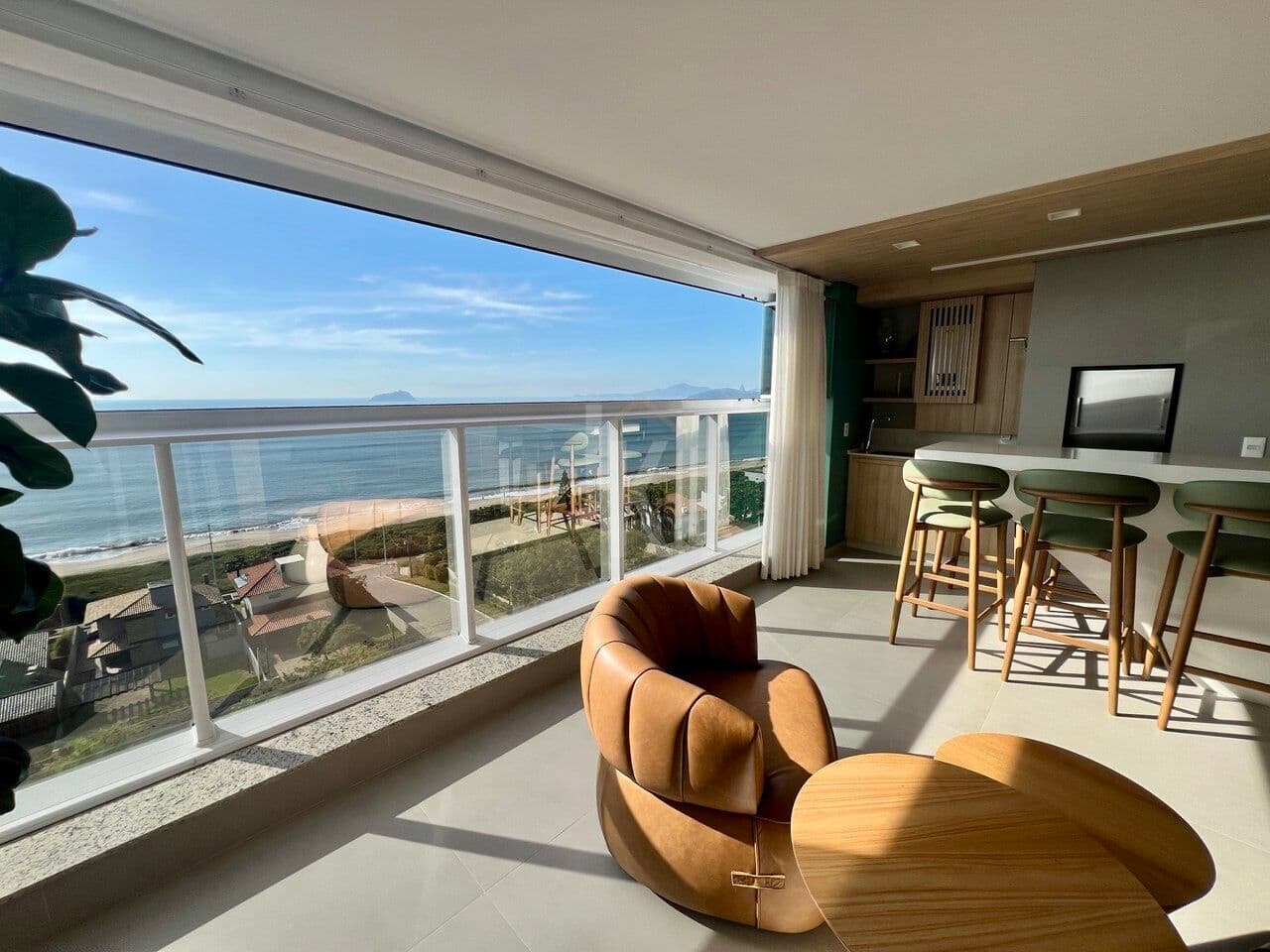 Apartamento de Alto Padrão com 3 Suítes — Finamente Mobiliado e Decorado em Balneário Piçarras