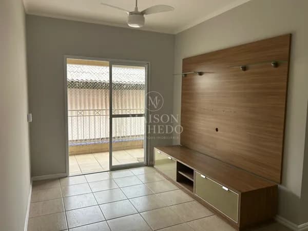 Apartamento em Vinhedo | 3 Dormitórios (1 Suíte) | Condomínio Completo | Localização Privilegiada