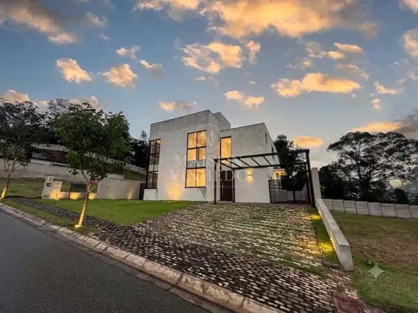 Casa Contemporânea para locação no Condomínio Arboretum em Vinhedo | 4 Suítes | Piscina | Sauna | Escritório
