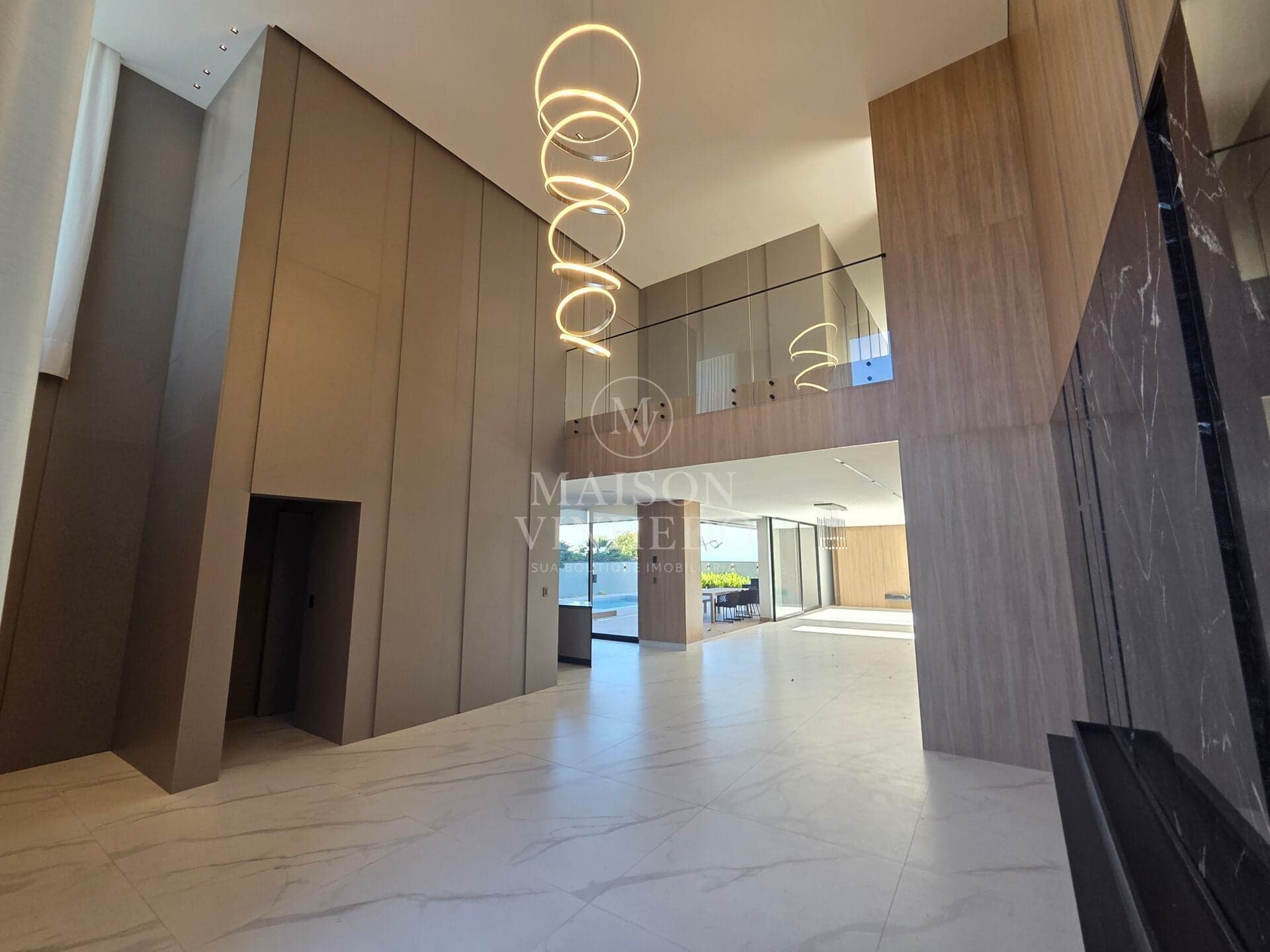 Casa sofisticada em condomínio