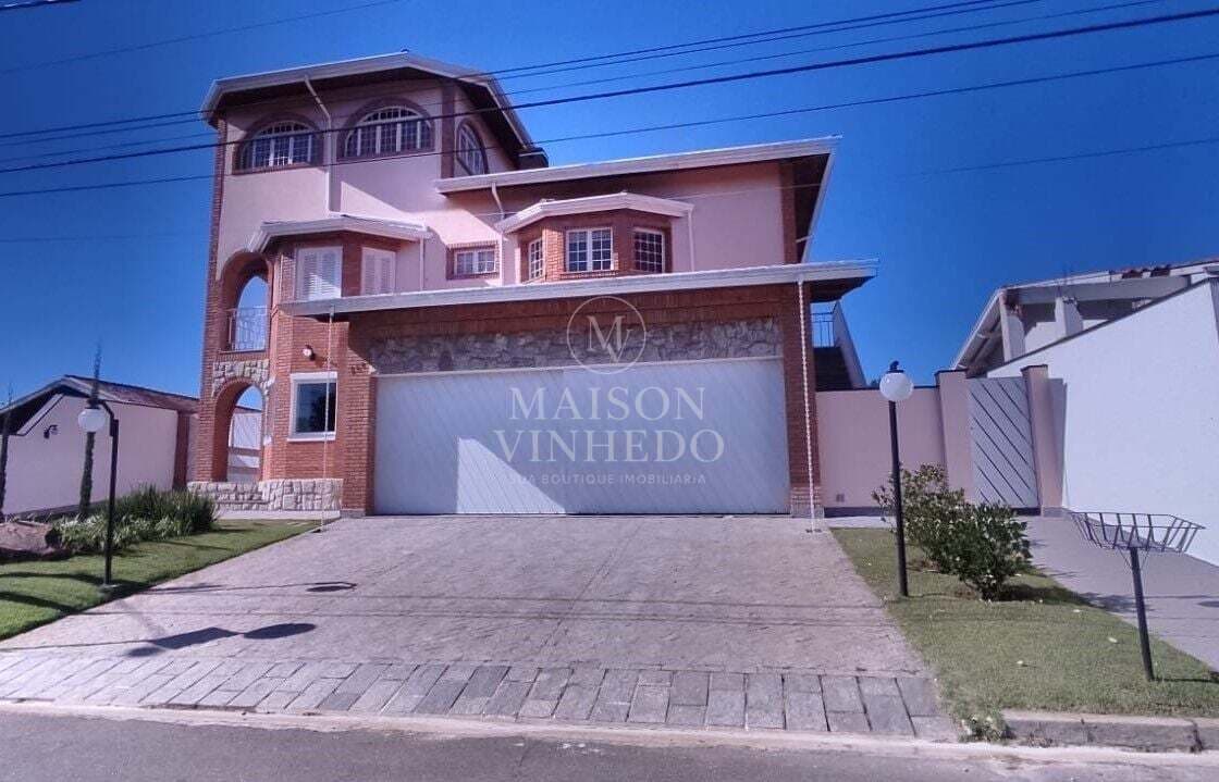 Casa de Alto Padrão à Venda no Marambaia | 3 suítes, Construção Impecável, Piscina e Espaço Gourmet