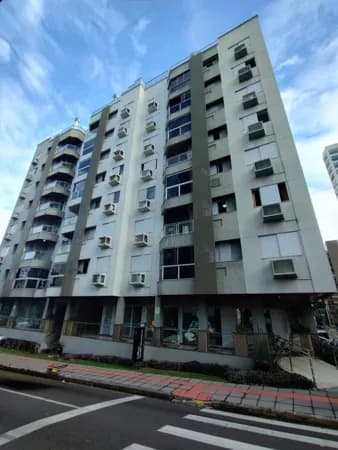 Apartamento totalmente mobiliado com 03 quartos no Centro de Criciúma