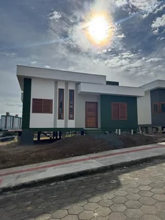 Casa de 03 quartos em região tranquila