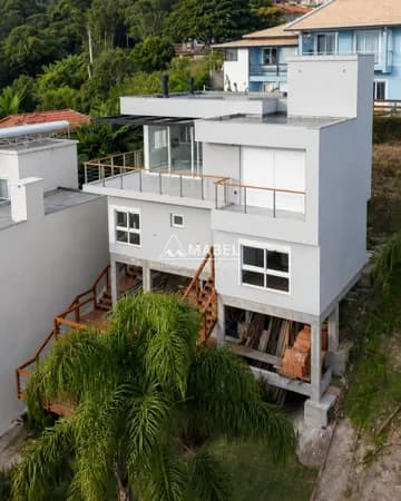 Casa à Venda no Centro de Garopaba/SC