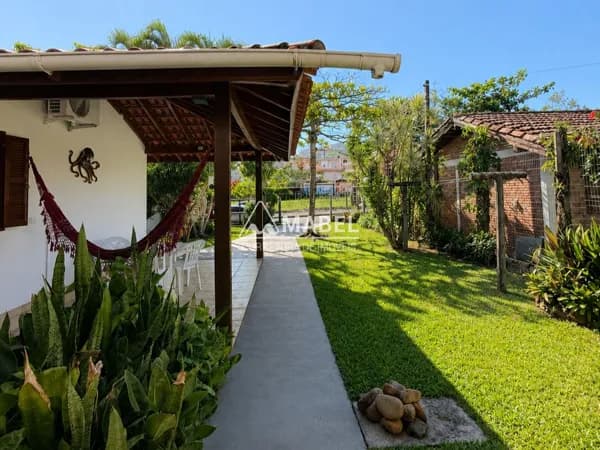 Casa 4 Dormitórios no Ferraz – Garopaba/SC
