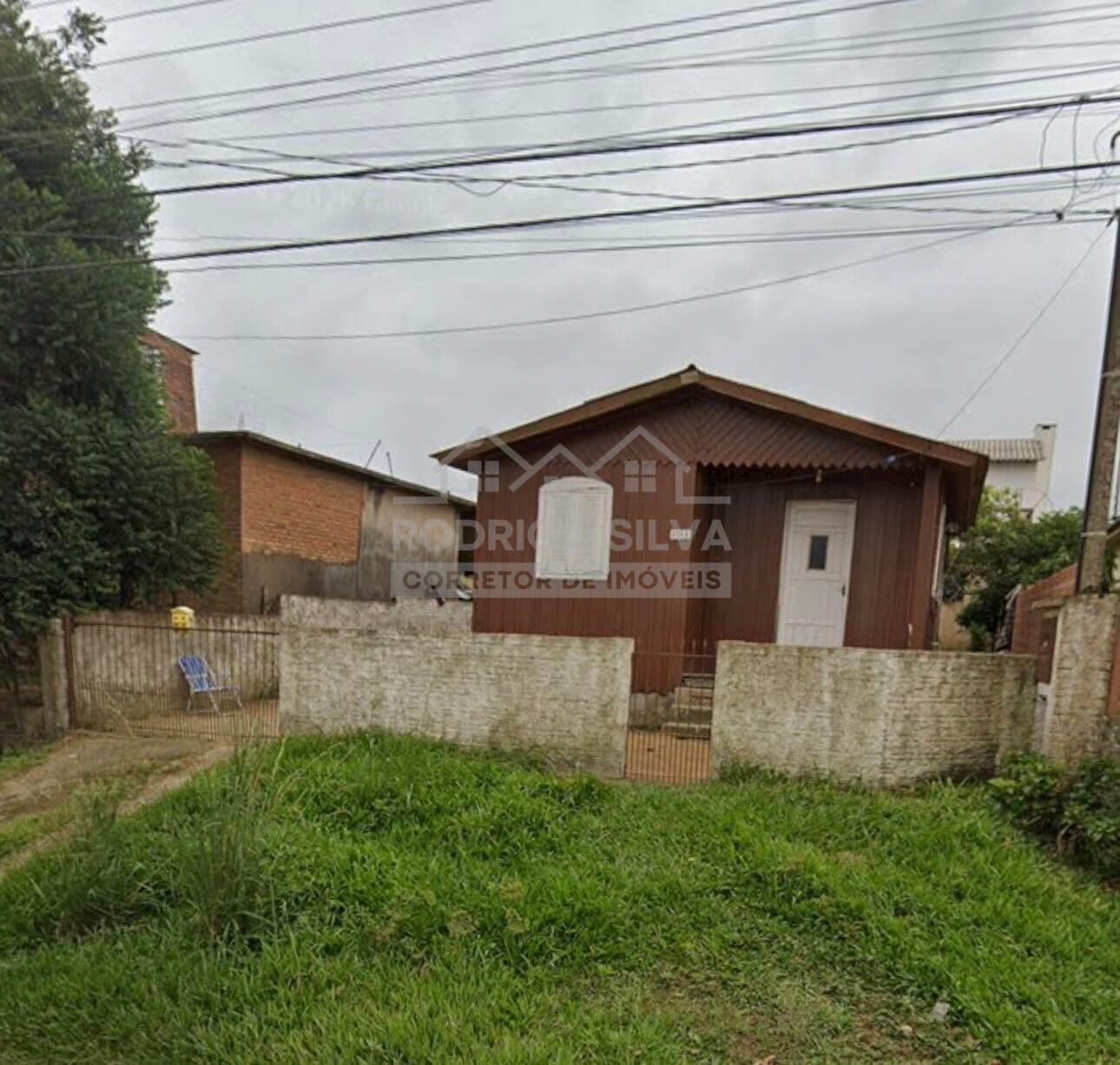 Terreno com 2 casas