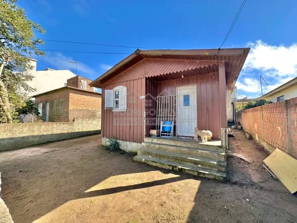 Terreno com 2 casas