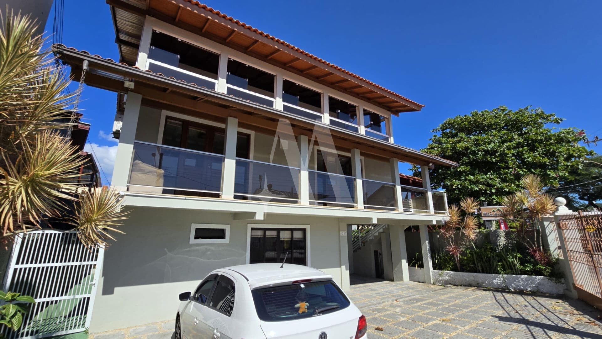 Casa Multifamiliar para venda em Ponta das Canas, 495m²