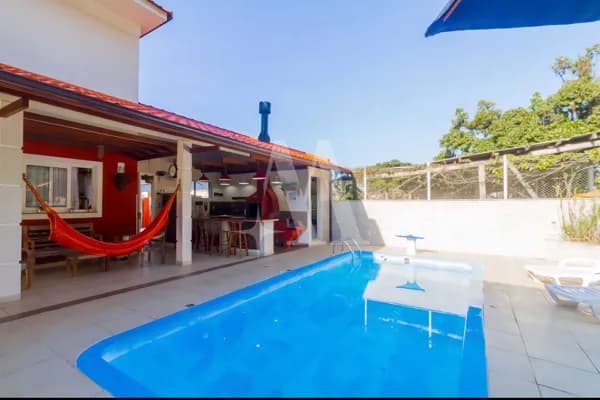 Casa de Condomínio em Florianópolis - Sambaqui