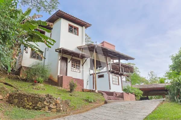 Casa com 4 quartos, sendo 2 suítes à venda no Córrego Grande