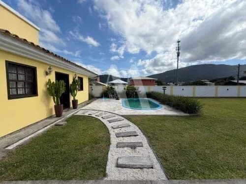 Casa de Condomínio em Florianópolis - São João do Rio Vermelho