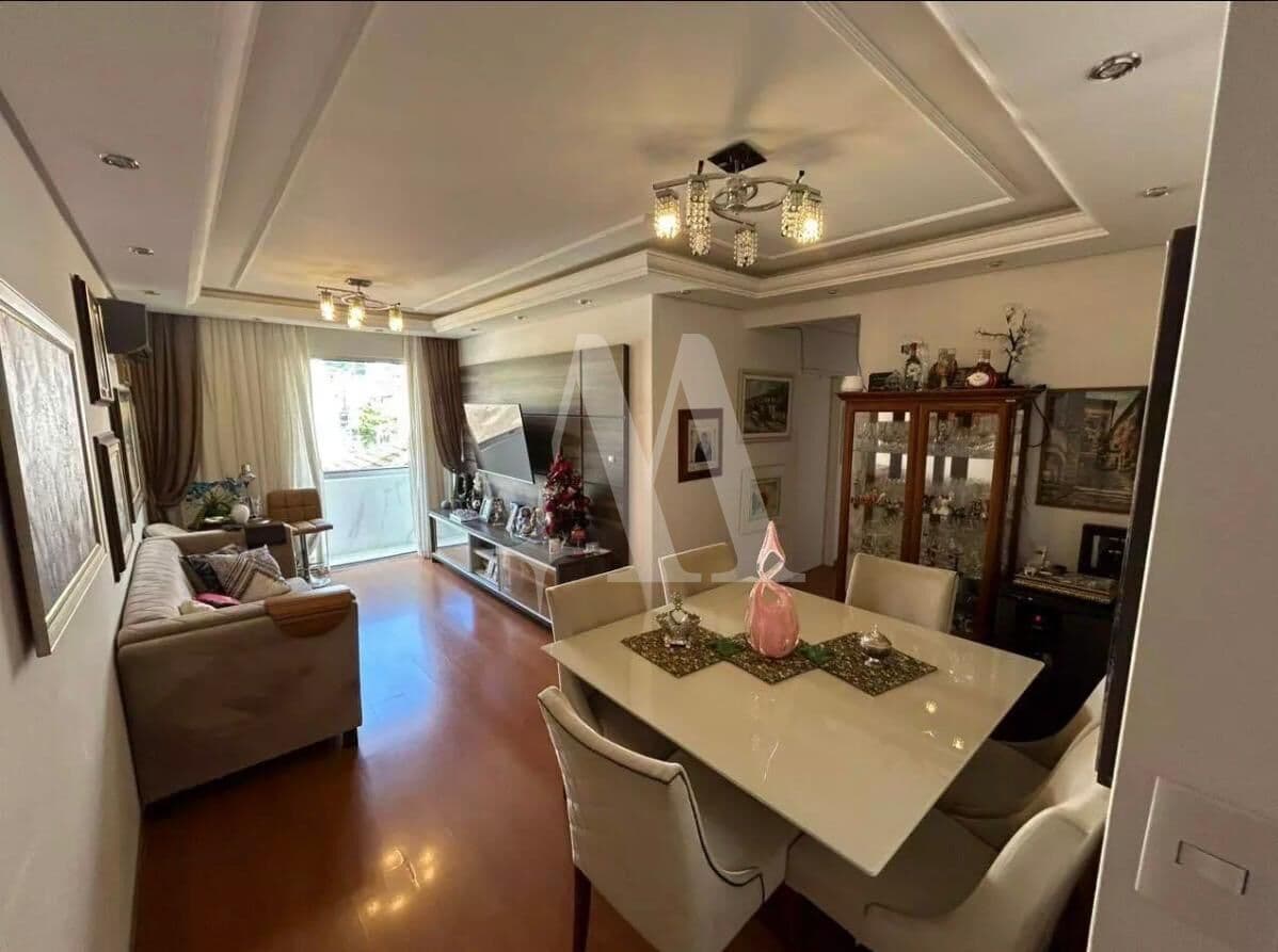 OPORTUNIDADE ÚNICA NO CENTRO DE FLORIANÓPOLIS – AMPLO APARTAMENTO PRÓXIMO AO MAR!