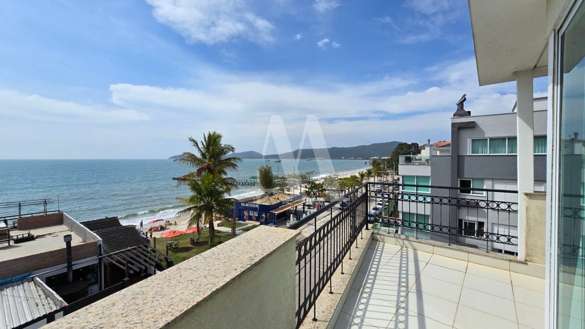 Cobertura Duplex para venda em Canasvieiras com 3 quartos, sendo 3 suítes, 170m²
