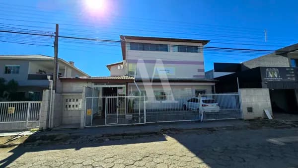 Edifício inteiro para venda em Canasvieiras, 450m²