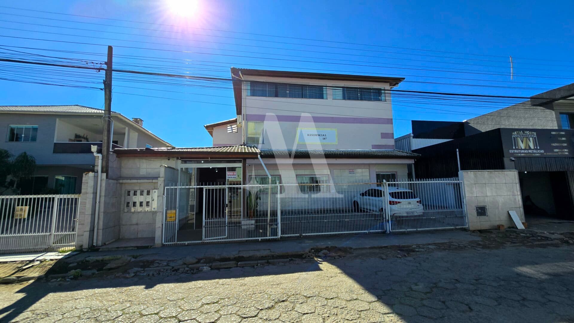 Edifício inteiro para venda em Canasvieiras, 450m²