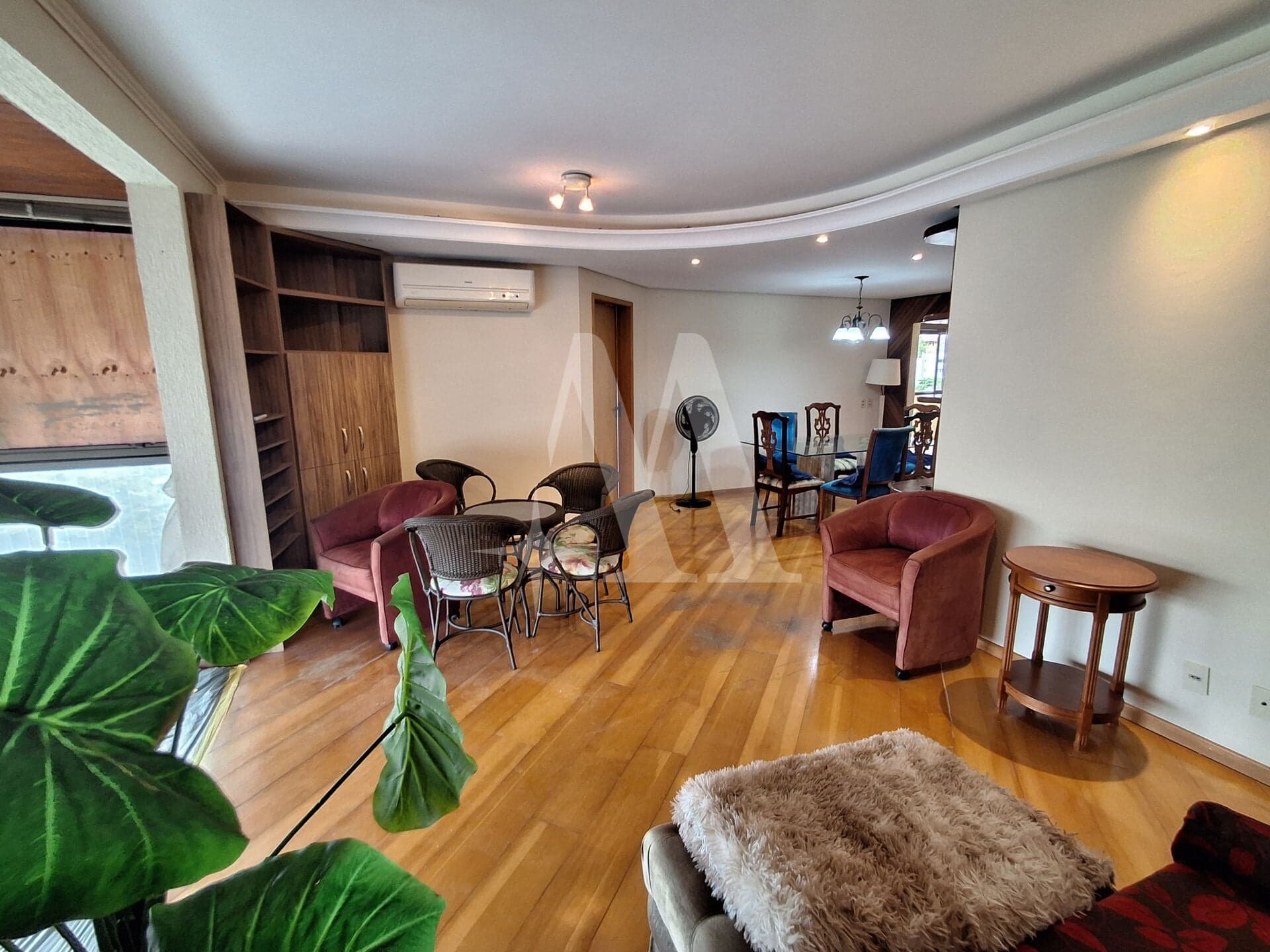 Excelente apartamento com 2 suítes mobiliado em frente ao Beira-Mar Shopping para locação