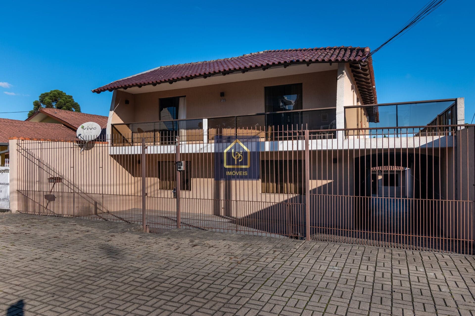 Casa Térrea com 9 dormitórios (2 suítes) à venda. São 480 m² privativos por R$ 1.500.000 no bairro Santa Felicidade, Curitiba/PR