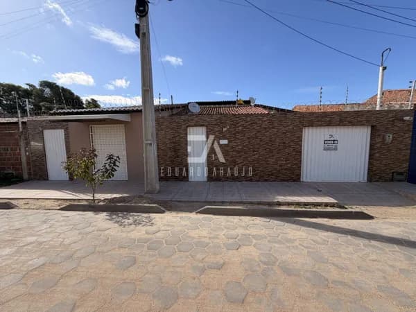 Casa a venda no bairro dom Jaime câmara