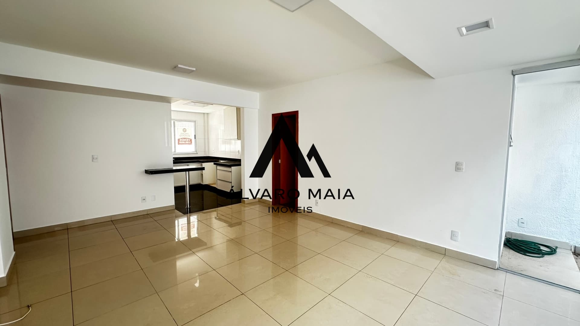 Apartamento área privativa com 3 quartos e 3 vagas