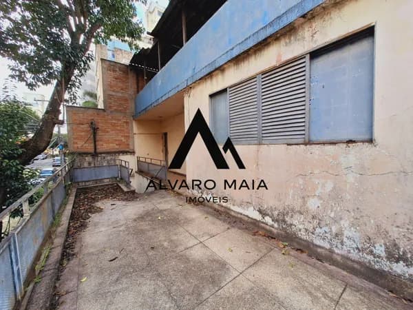 Casa Duplex - 7 quartos - Varanda / Três Andares - Próximo ao Funcionários