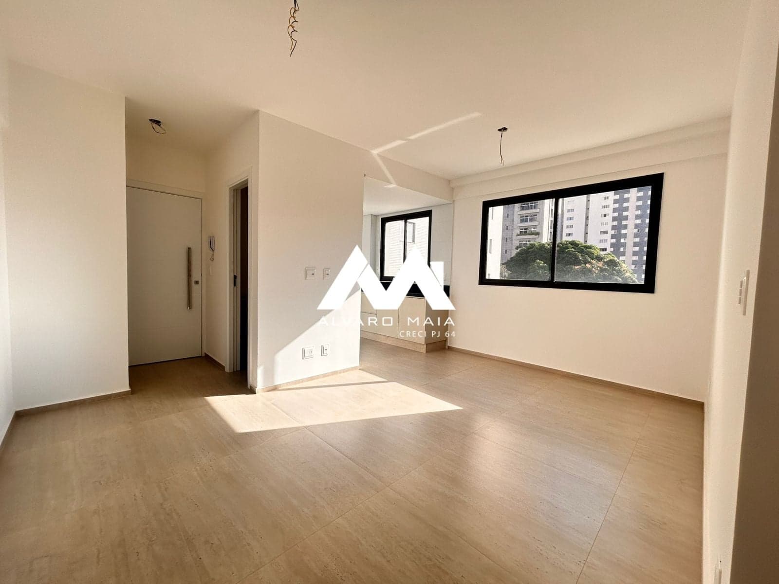 Apartamento de 2 quartos para locação no Funcionários próximo a Praça Tiradentes.