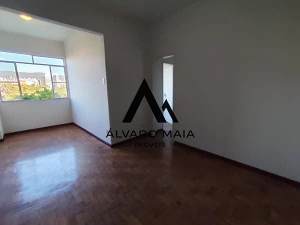 Apartamento 2 quartos para locação no Centro!