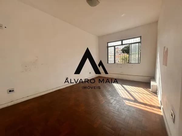 Casa comercial de 2 quartos para locação no Floresta próximo da Área Hospitalar.