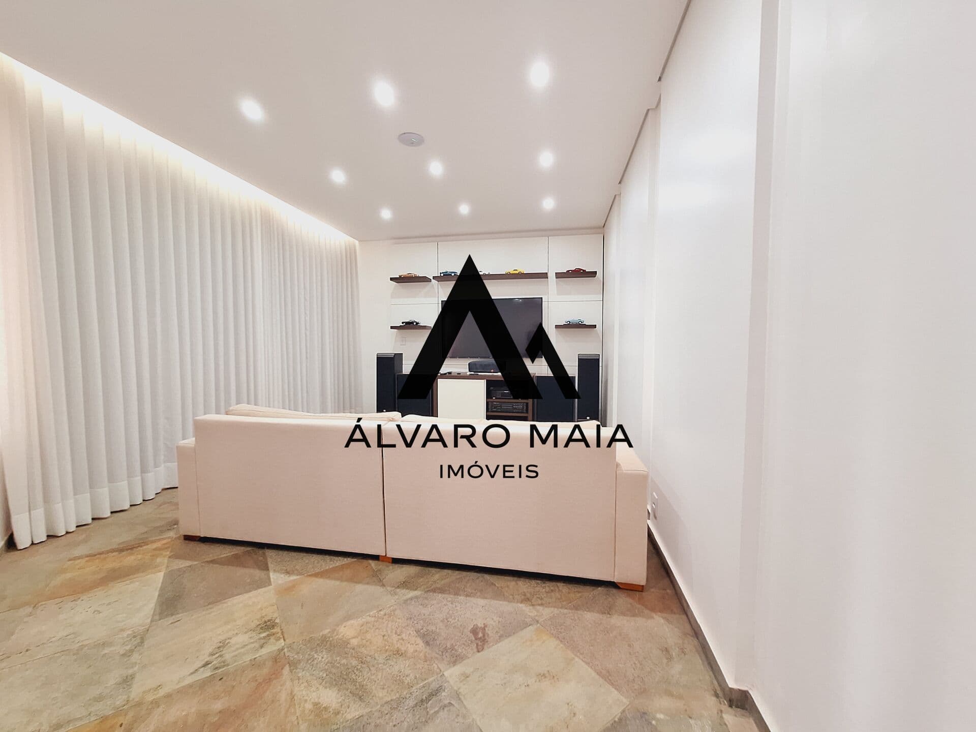 Casa Alto Padrão - toda reformada - 6 quartos ao lado da Savassi
