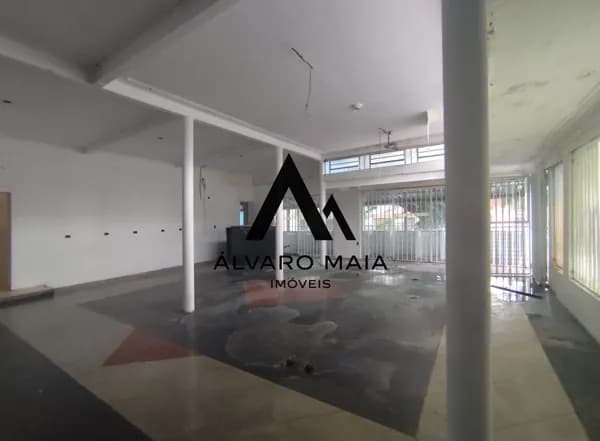 Casa comercial com 360m2 para locação no Bairro Carmo!
