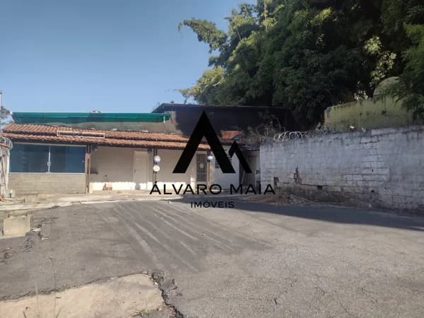 Lote com escritório para locação no João Pinheiro!