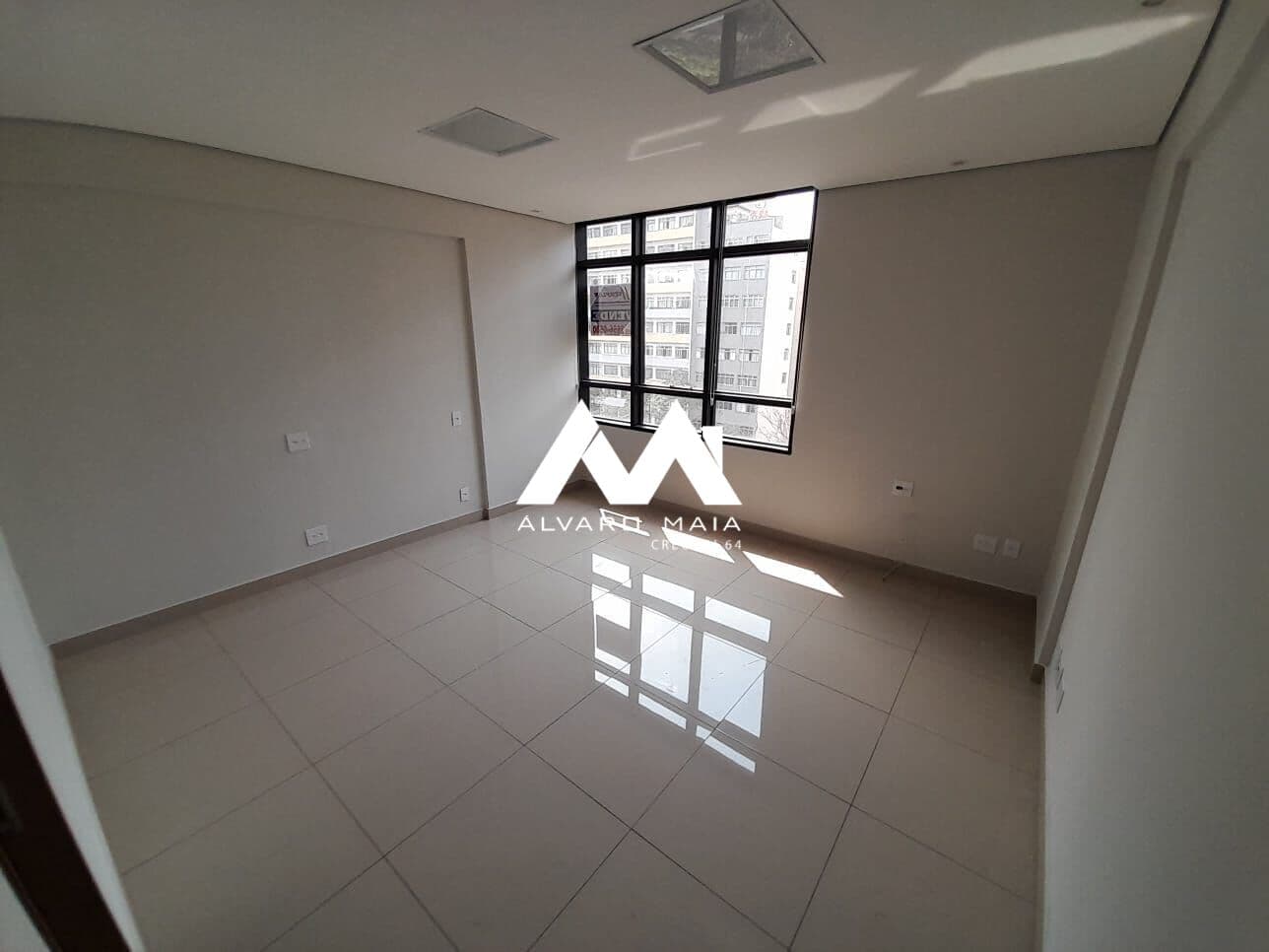 Sala Comercial e 1 banheiro à Venda, 37 m² por R$ 390.000