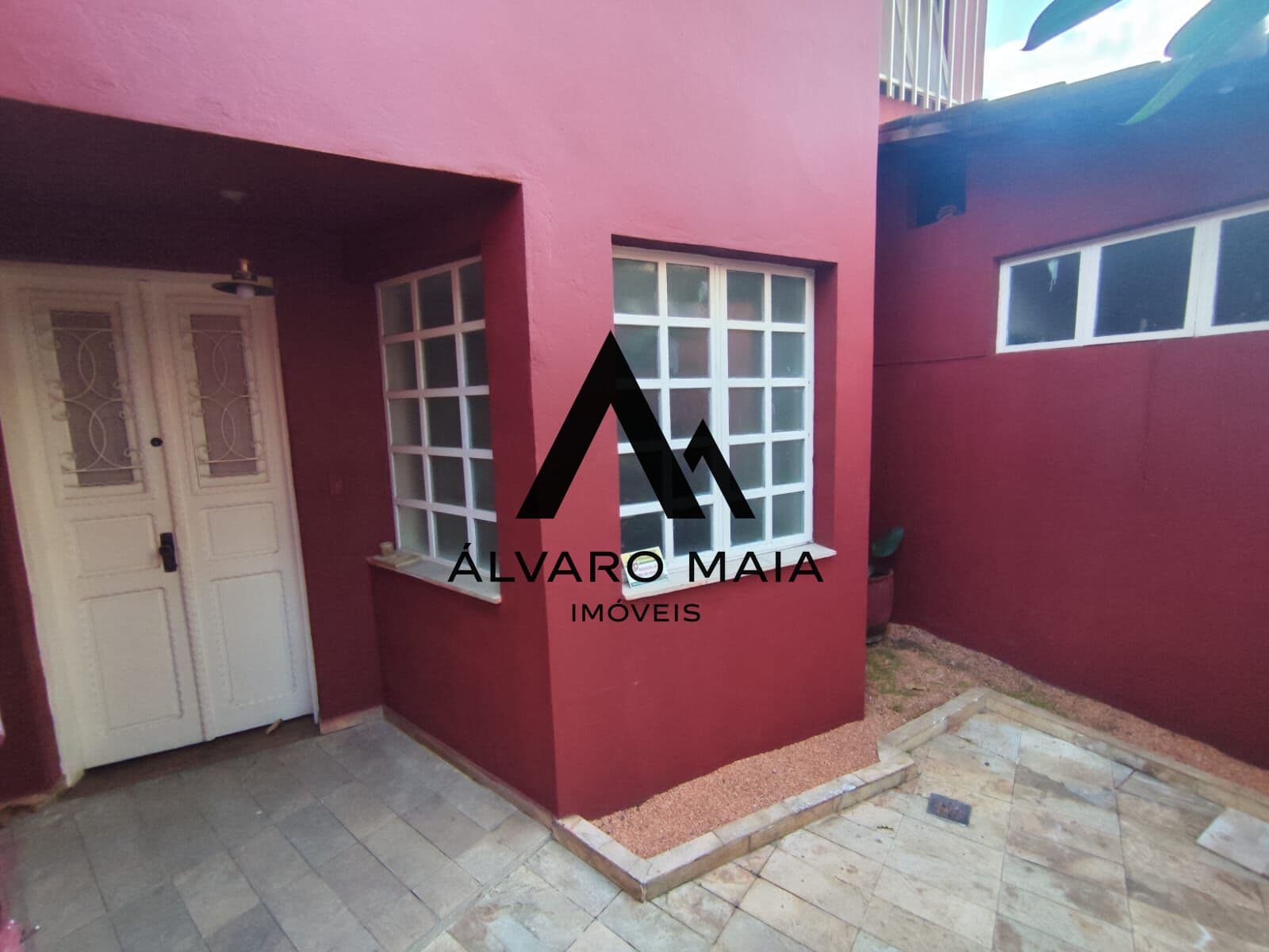 Casa comercial e residencial 2 quartos para locação Bairro Coração de Jesus!